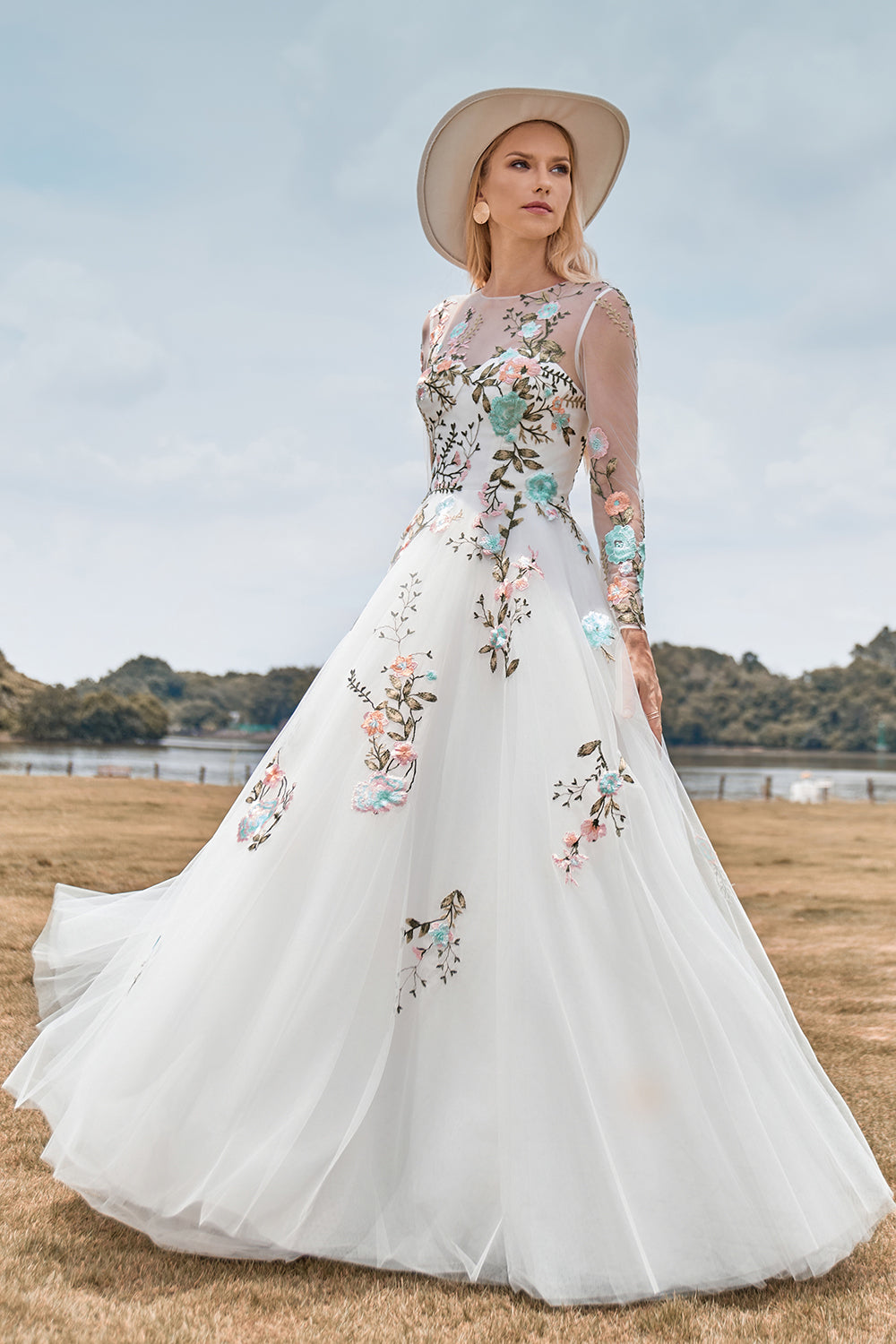 Precioso vestido de novia de marfil largo de manga larga de tul de tul con bordado