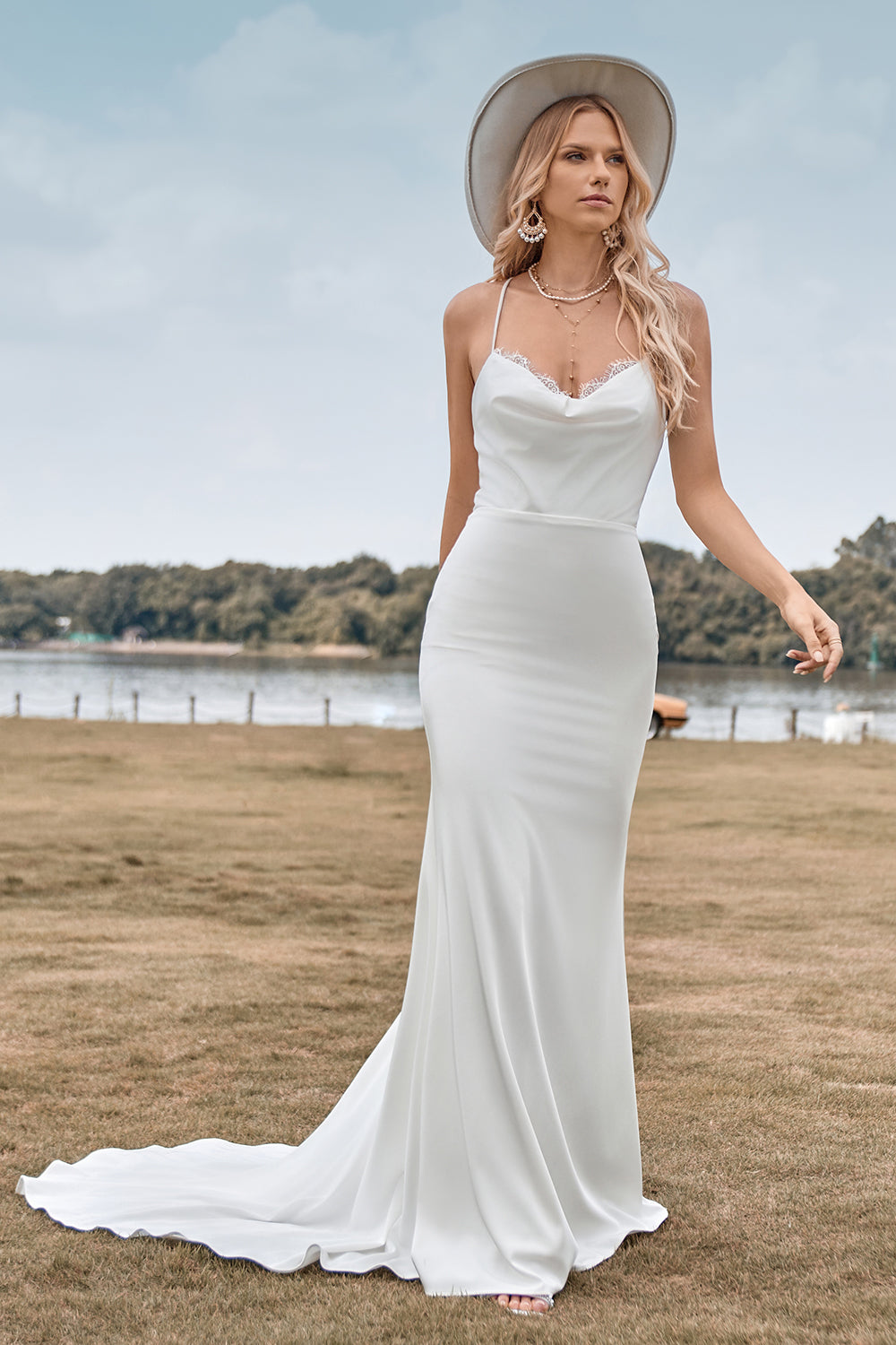 Correas de espagueti simples Vestido de novia blanco con espalda entrecruzada