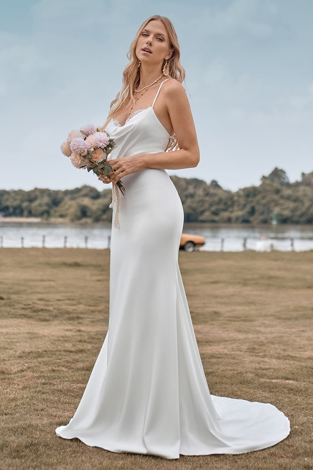 Correas de espagueti simples Vestido de novia blanco con espalda entrecruzada