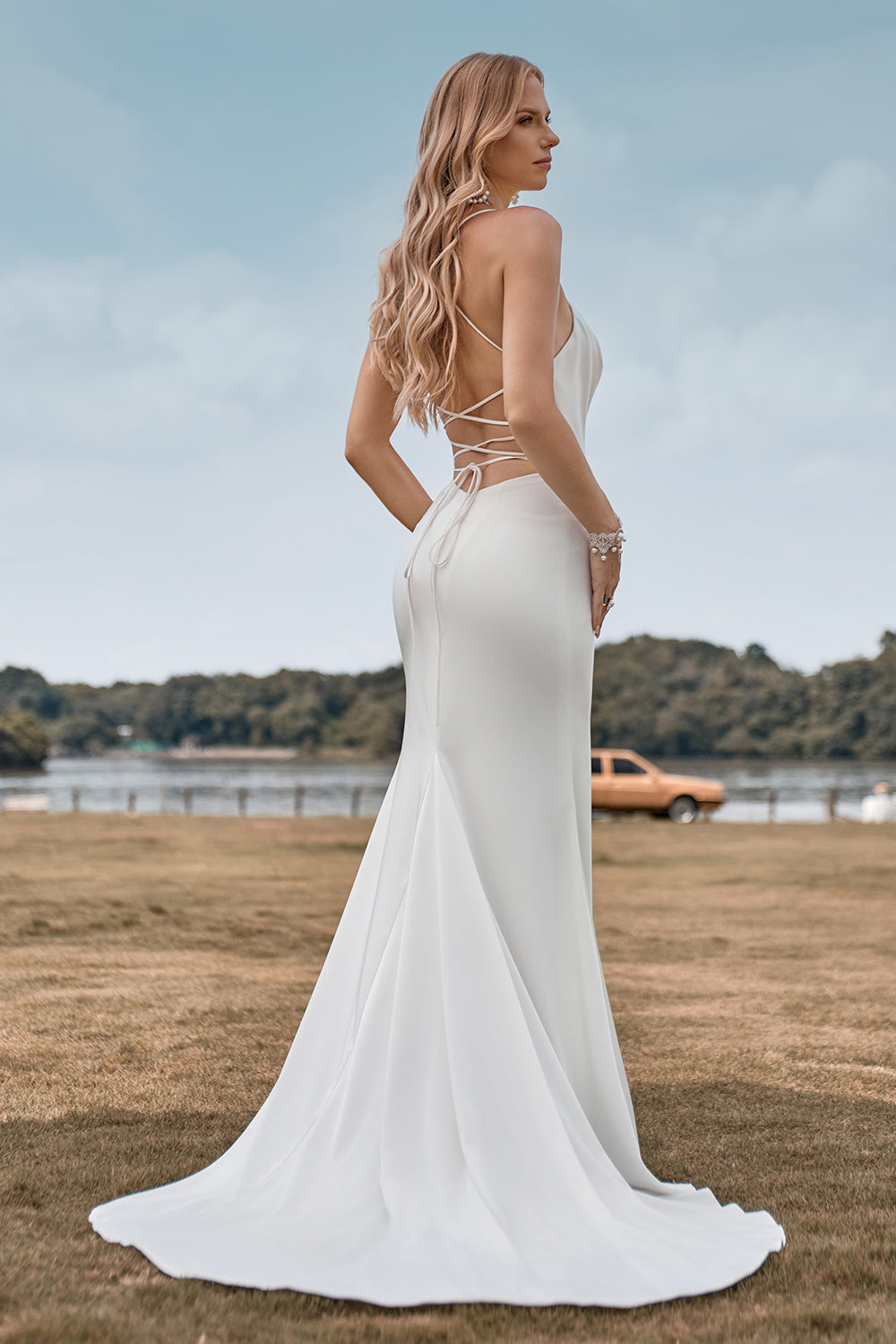 Correas de espagueti simples Vestido de novia blanco con espalda entrecruzada