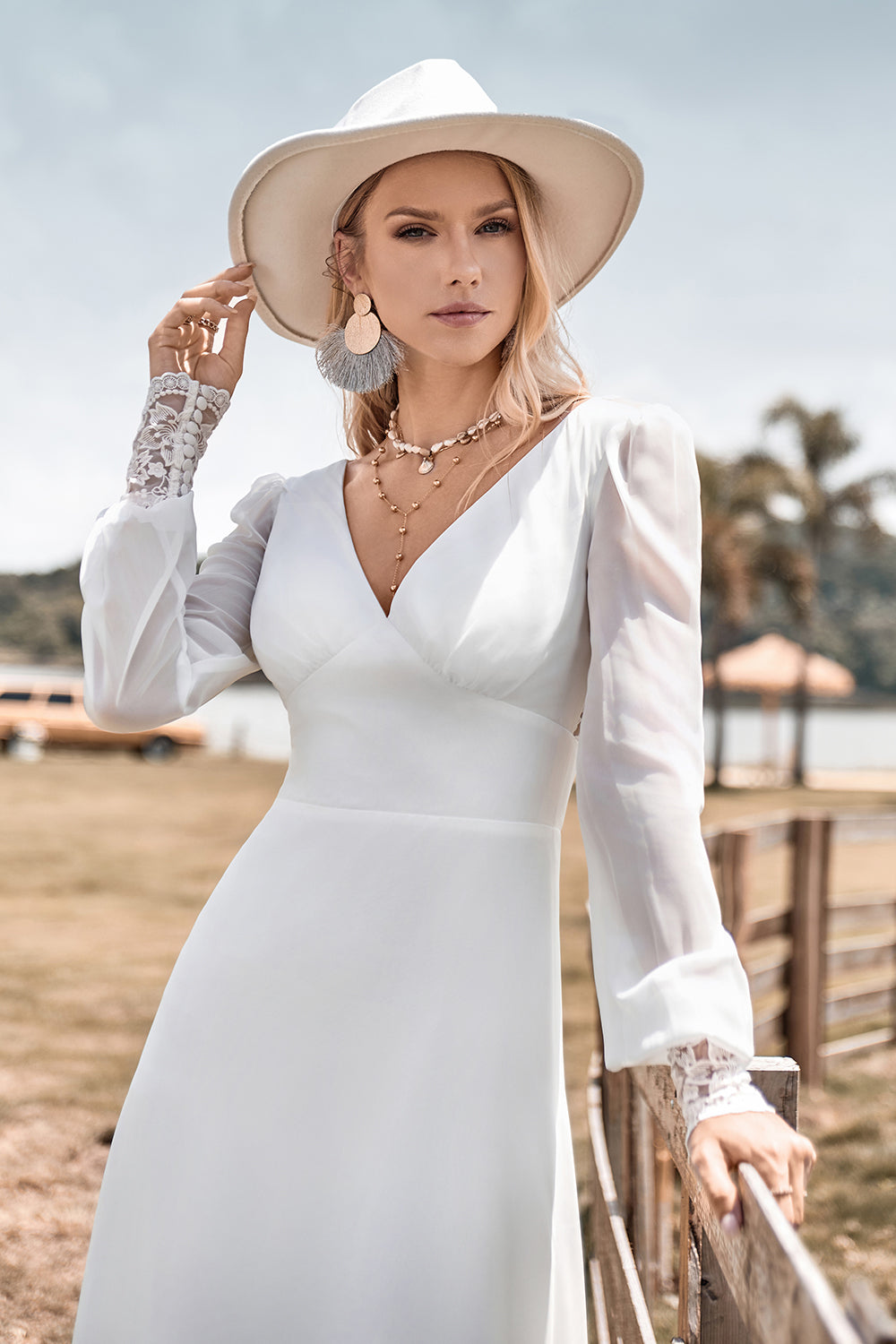Marfil Boho Simple Sheath Mangas Largas Vestido de novia con encaje
