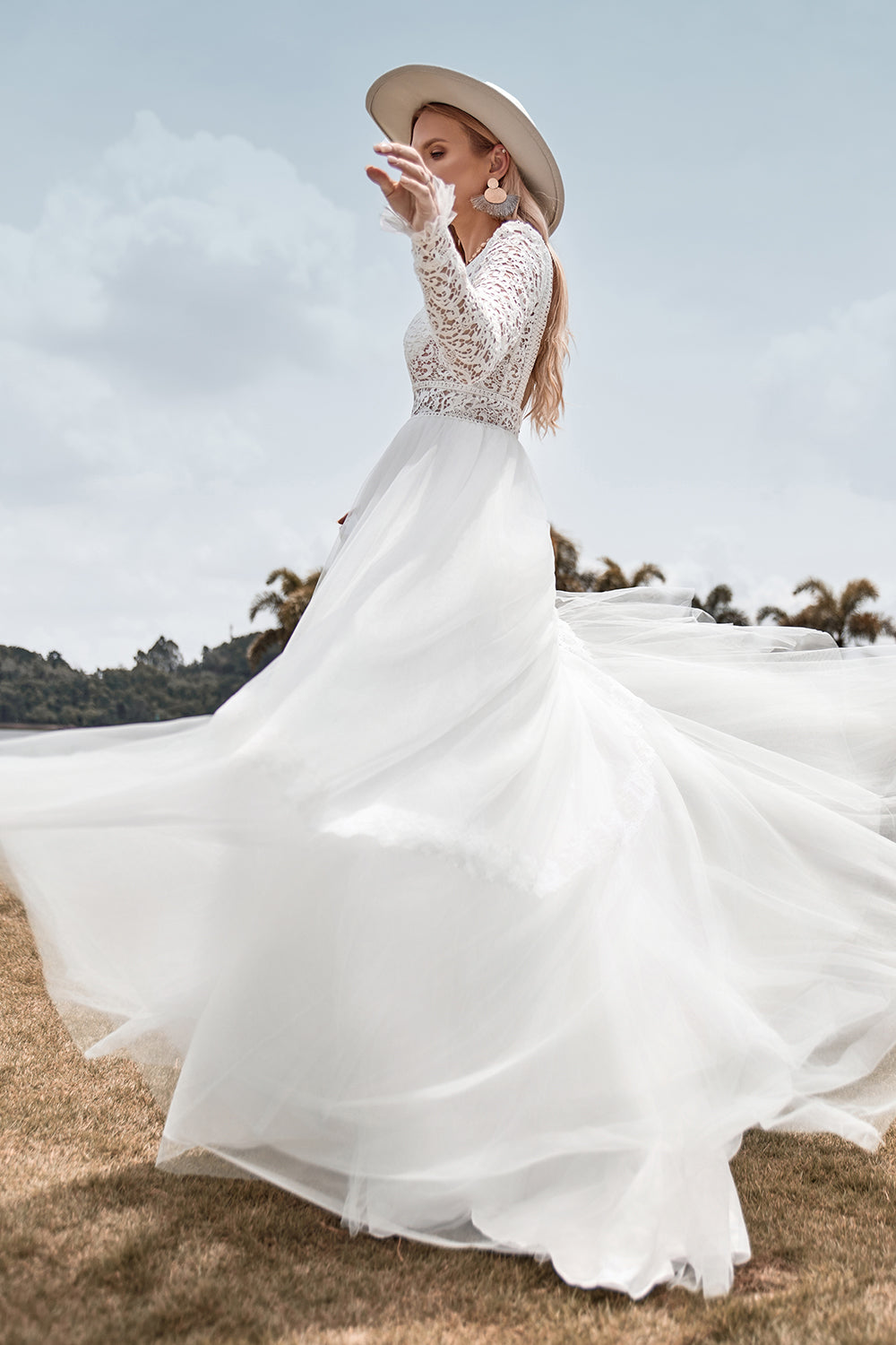 Encaje mangas largas profundo cuello en V Boho vestido de novia con espalda