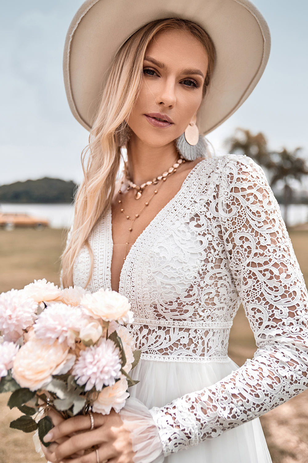 Encaje mangas largas profundo cuello en V Boho vestido de novia con espalda