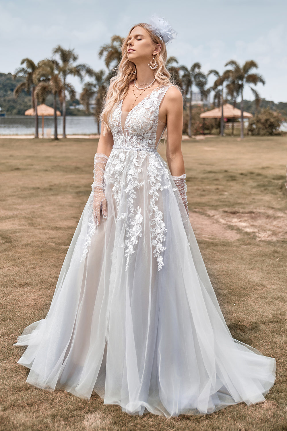 Una línea Tul Vestido de novia marfil con apliques