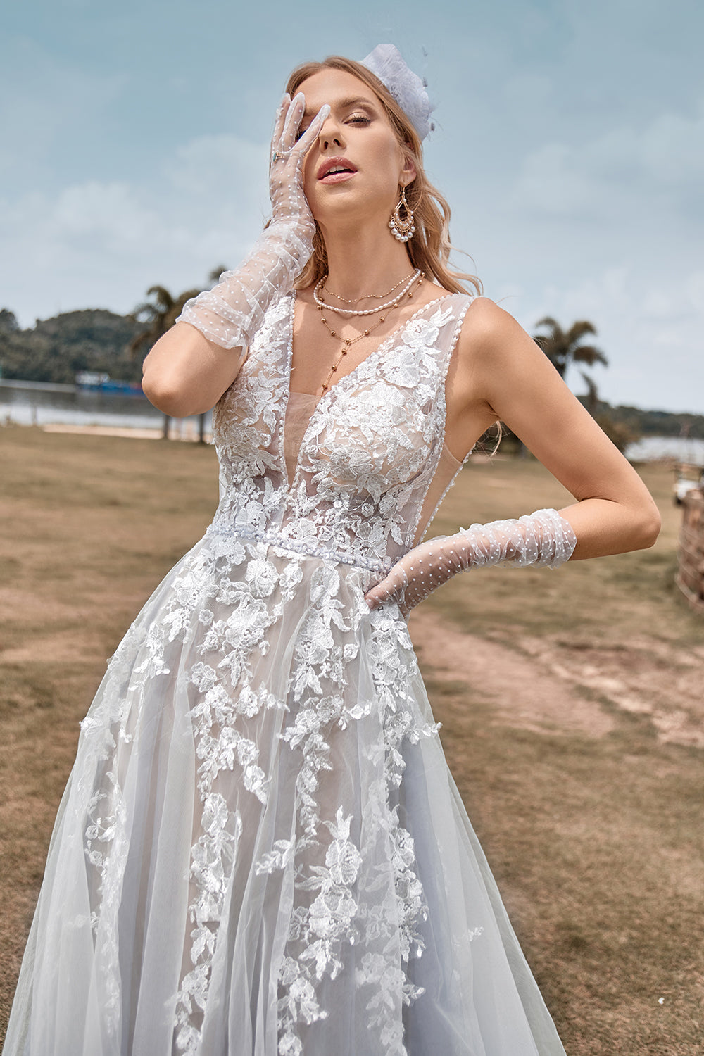 Una línea Tul Vestido de novia marfil con apliques
