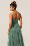 Precioso vestido de dama de honor largo de tul de eucalipto con tirantes finos de línea A