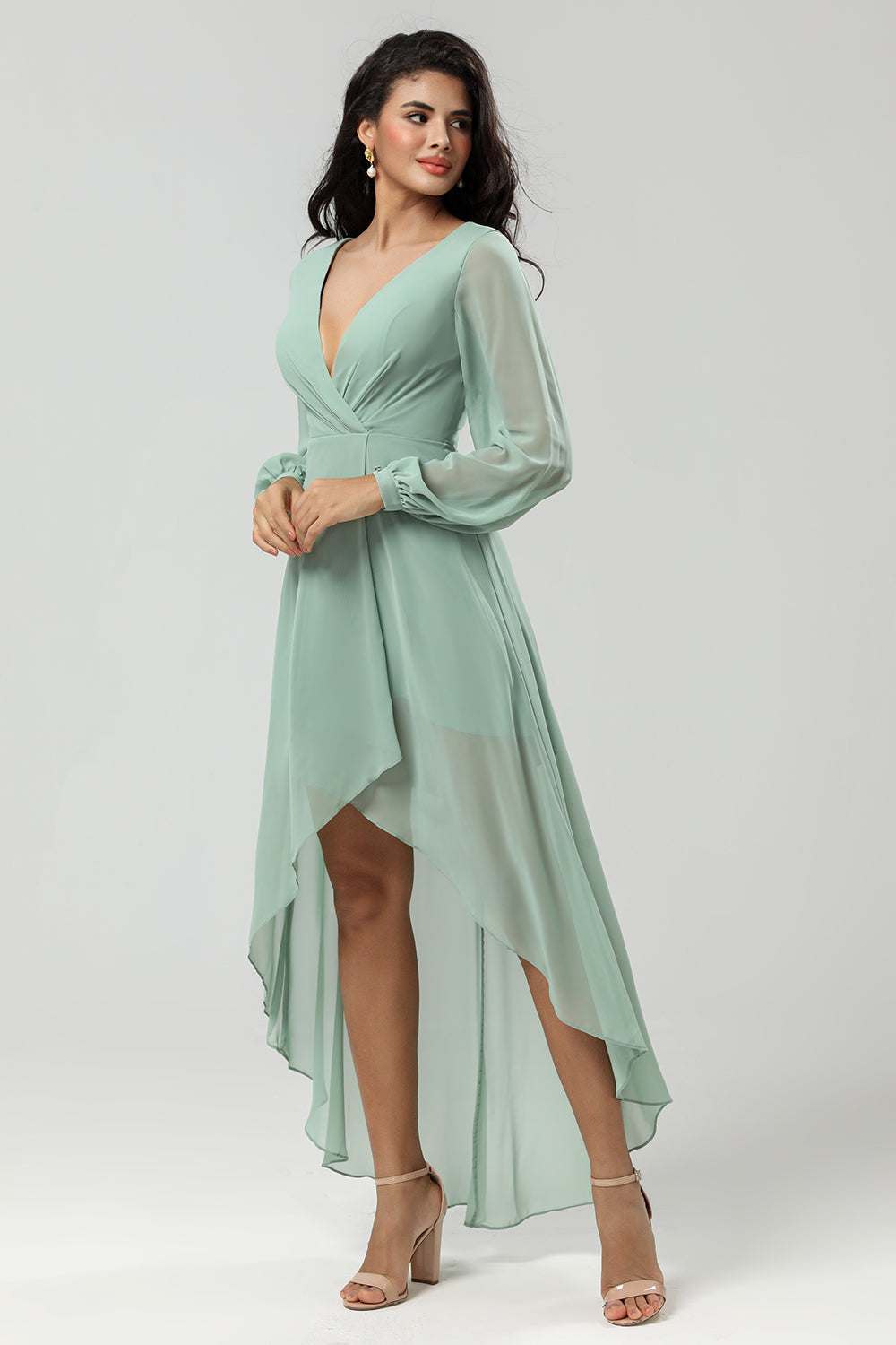 Alto-bajo Chiffon Una línea verde vestido de dama de honor con mangas largas