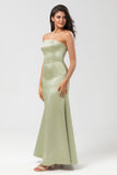 Vaina de satén sin tirantes Vestido de dama de honor verde