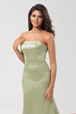 Vaina de satén sin tirantes Vestido de dama de honor verde