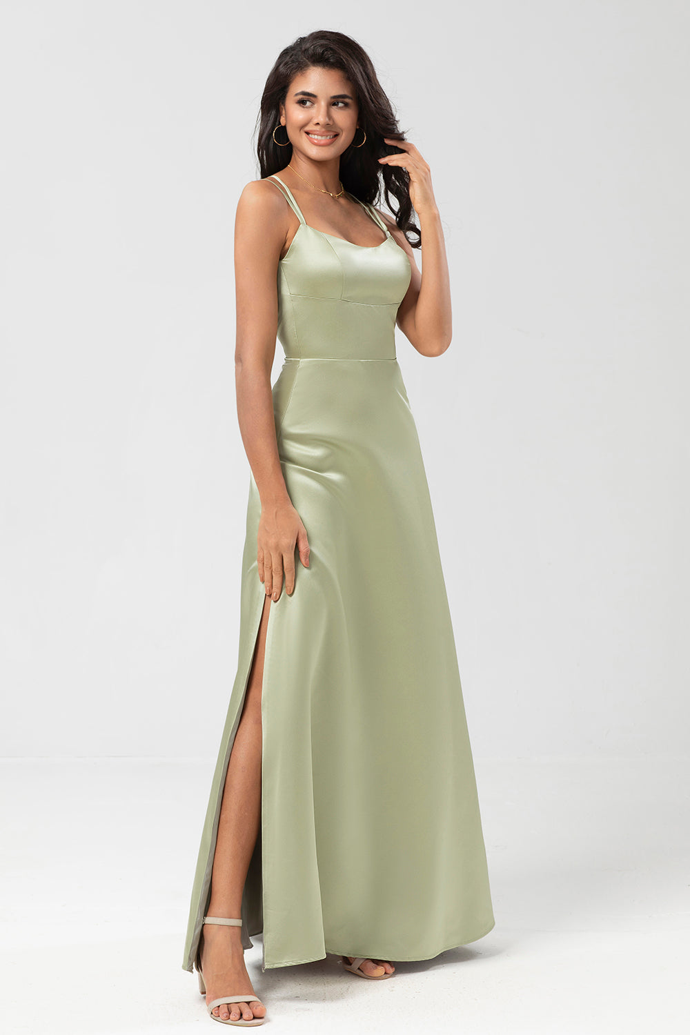 Vestido de dama de honor verde satinado con espalda con cordones