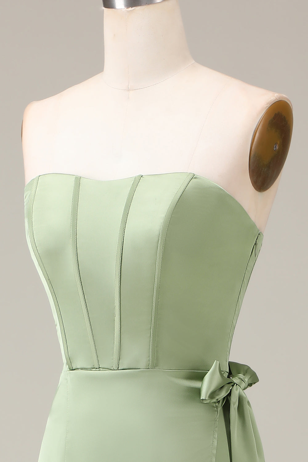 Matcha Corsé sin tirantes Vestido de dama de honor de satén de línea A con abertura