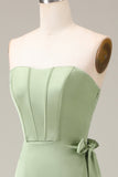Matcha Corsé sin tirantes Vestido de dama de honor de satén de línea A con abertura