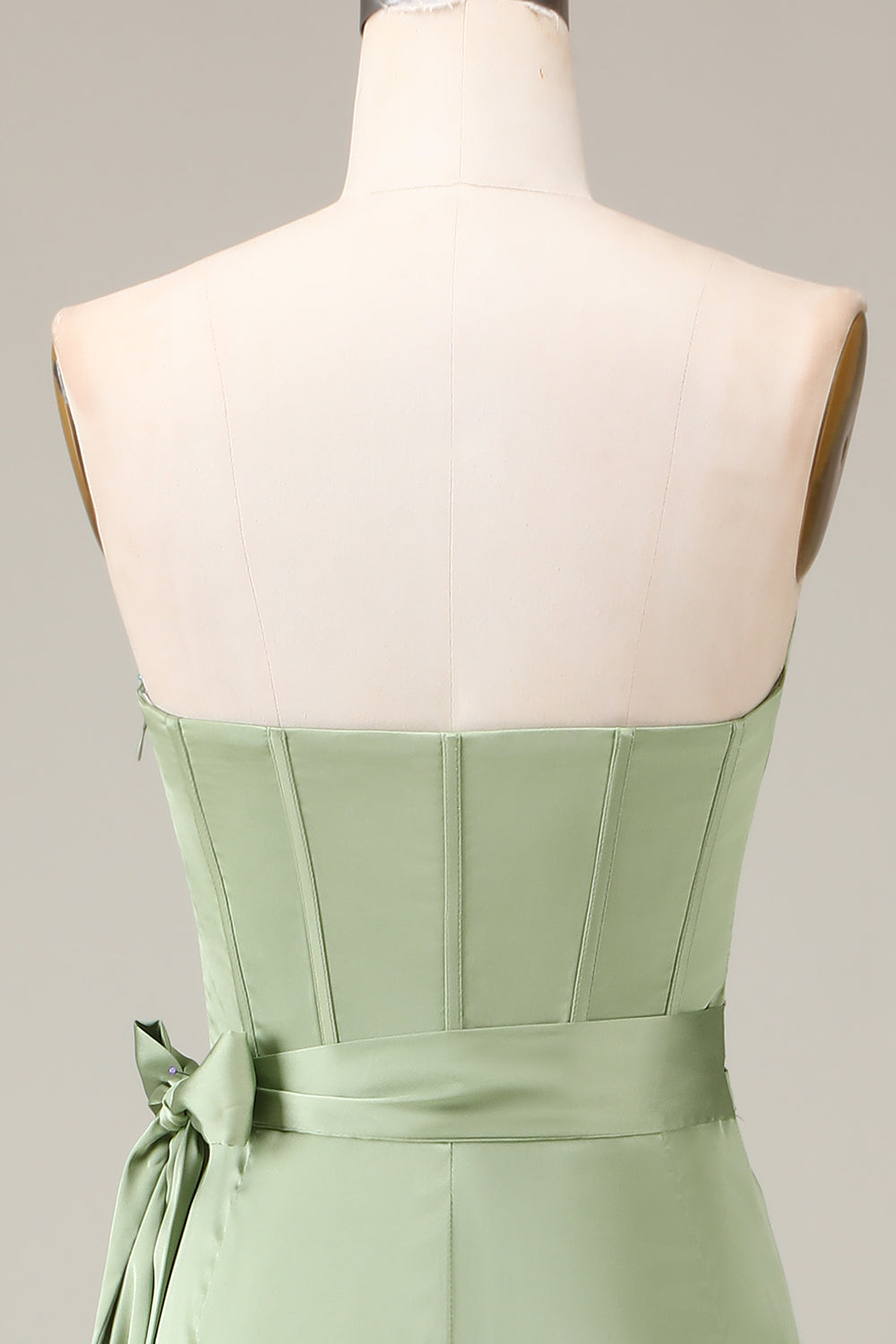 Matcha Corsé sin tirantes Vestido de dama de honor de satén de línea A con abertura