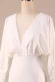 Simple Sirena de marfil Mangas largas Vestido de novia de cuello en V profundo
