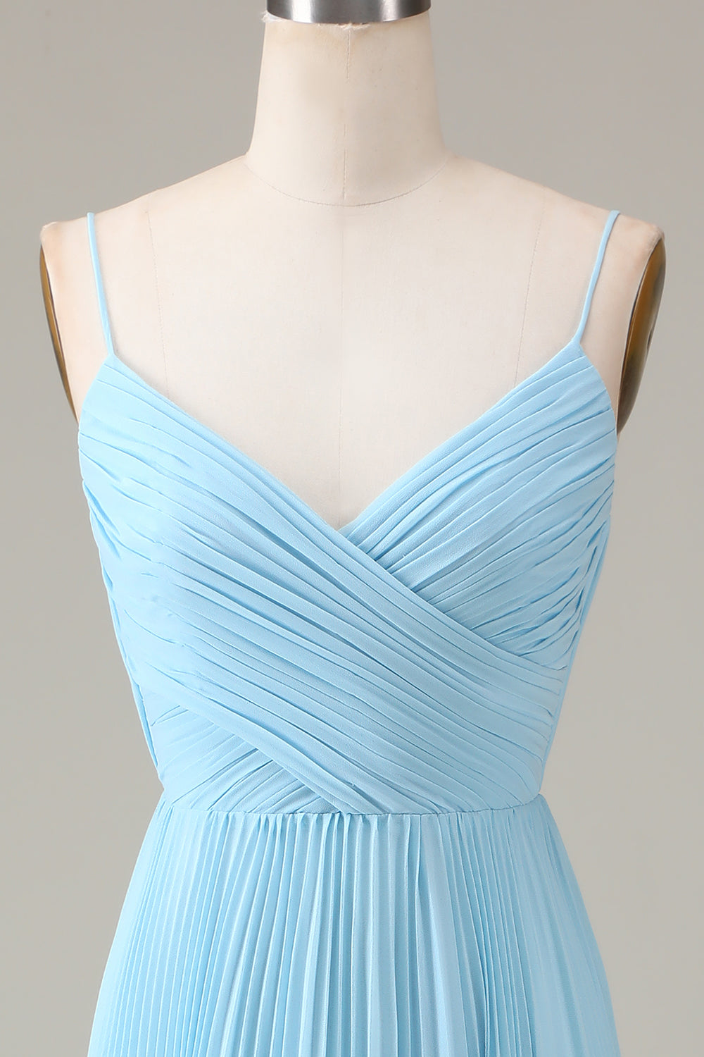 Tirantes de espagueti azul cielo Vestido de dama de honor plisado de gasa plisada con escote en V