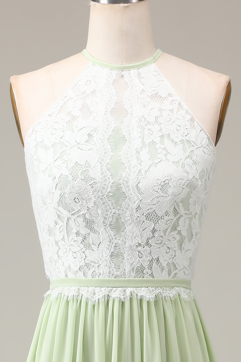 Vestido de dama de honor de encaje y gasa de gasa con cuello halter y gasa de sola.