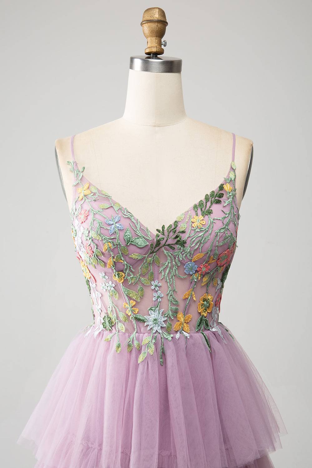 Vestido de fiesta malva con corsé largo evasé de tul con apliques