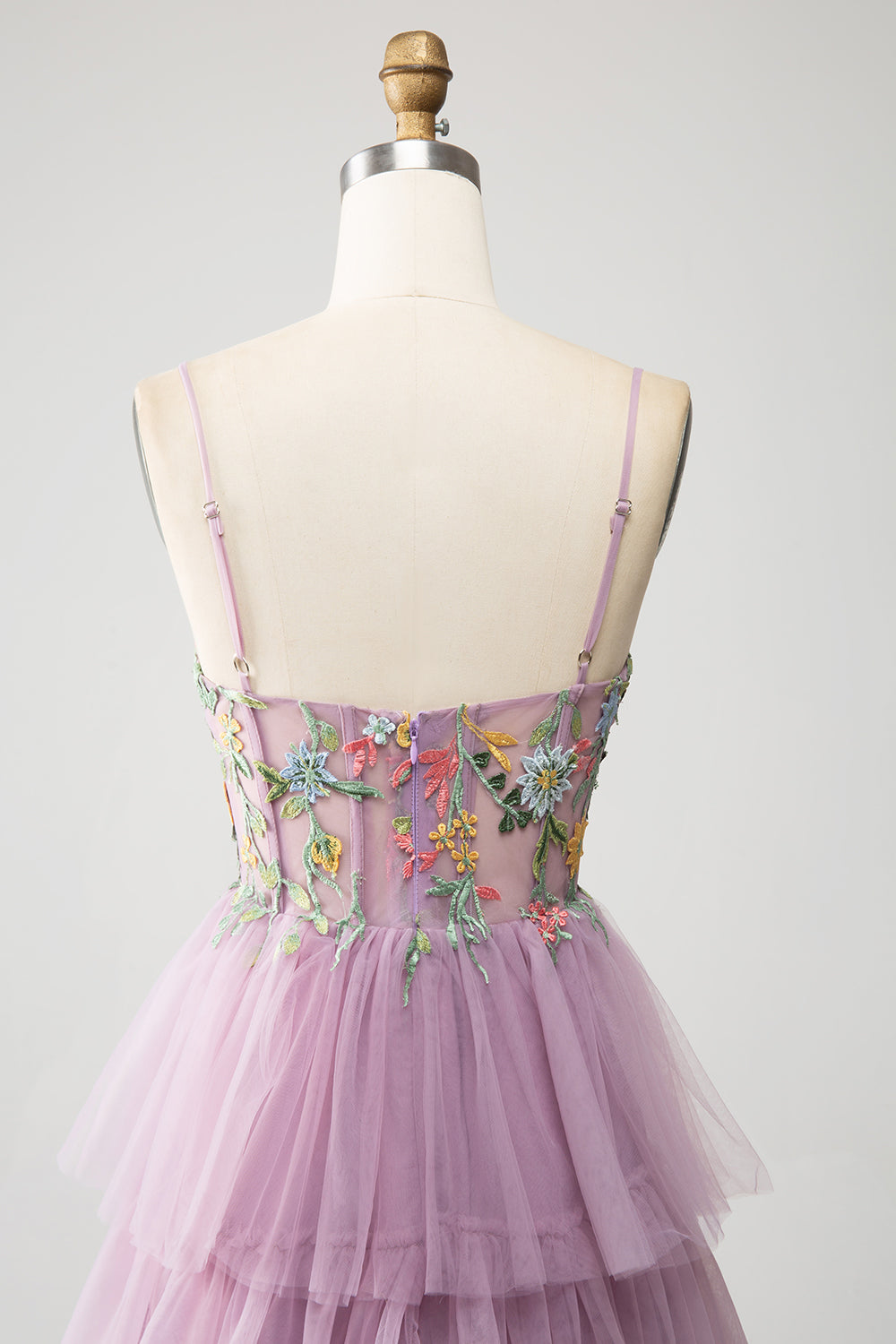 Vestido de fiesta malva con corsé largo evasé de tul con apliques
