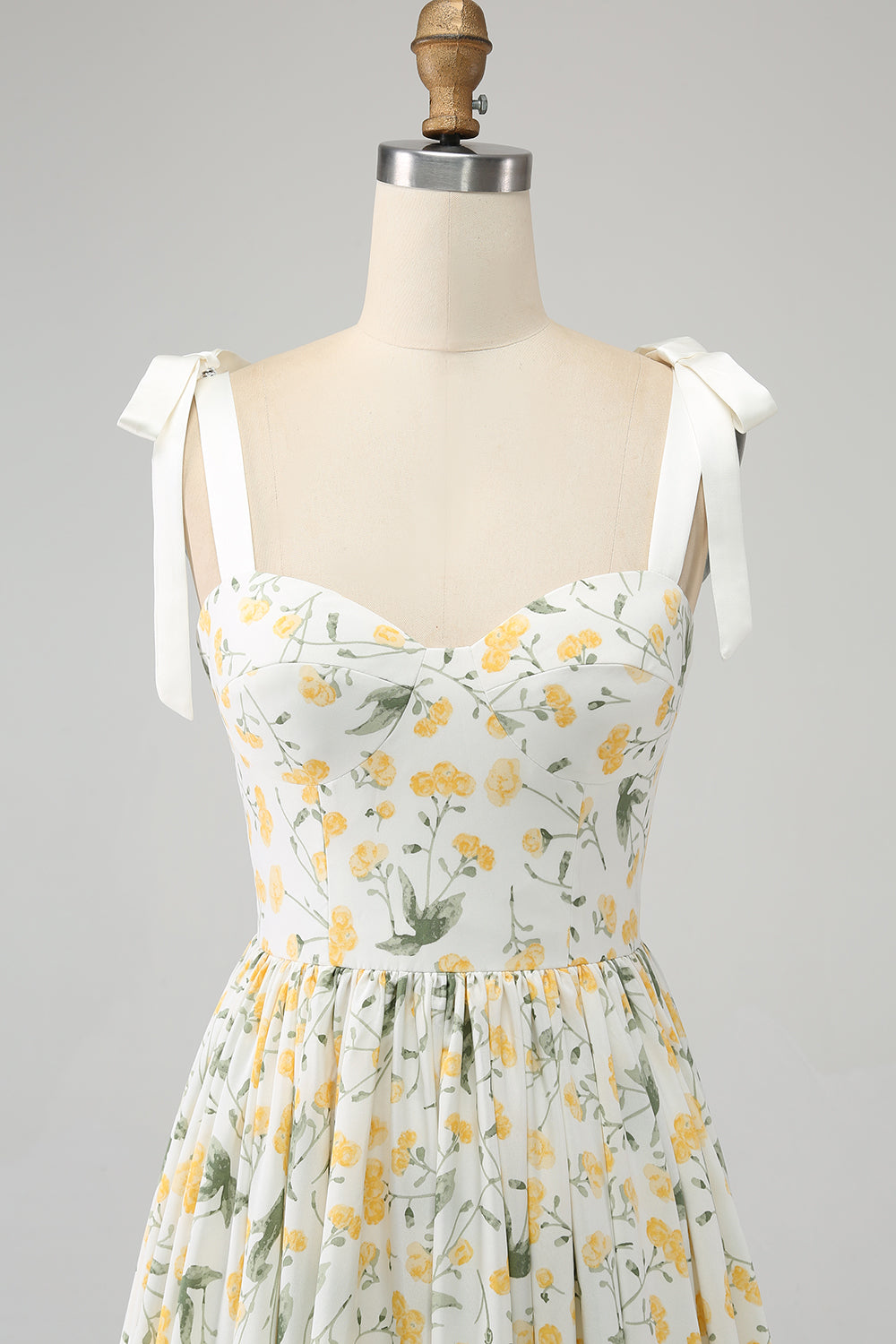 Vestido de fiesta largo floral de línea A marfil