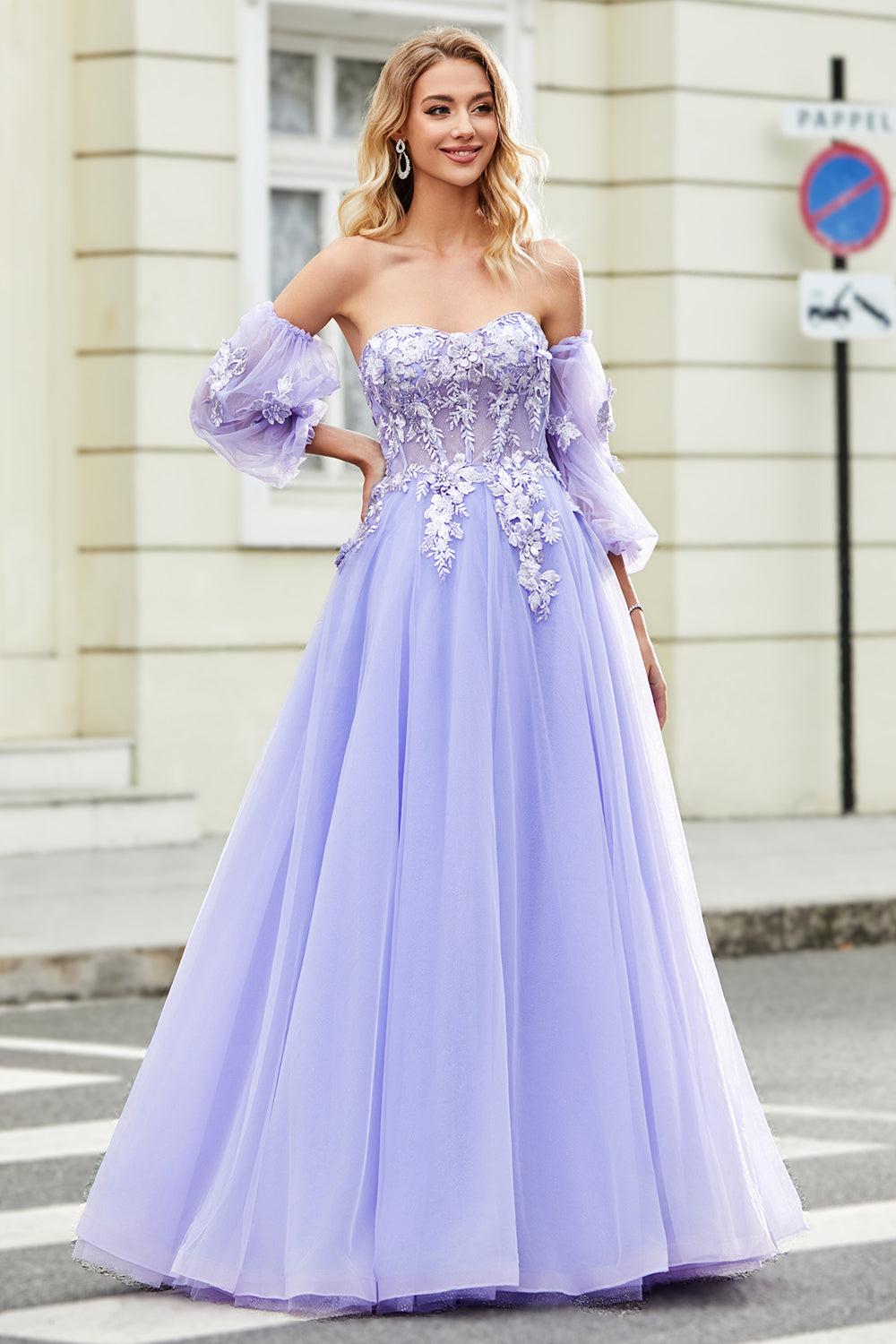 Precioso A Línea De Hombros Lavanda Corsé Vestido De Fiesta Con Apliques