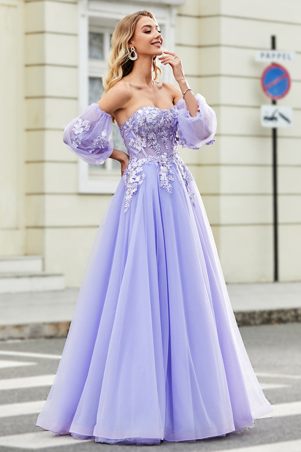 Precioso A Línea De Hombros Lavanda Corsé Vestido De Fiesta Con Apliques