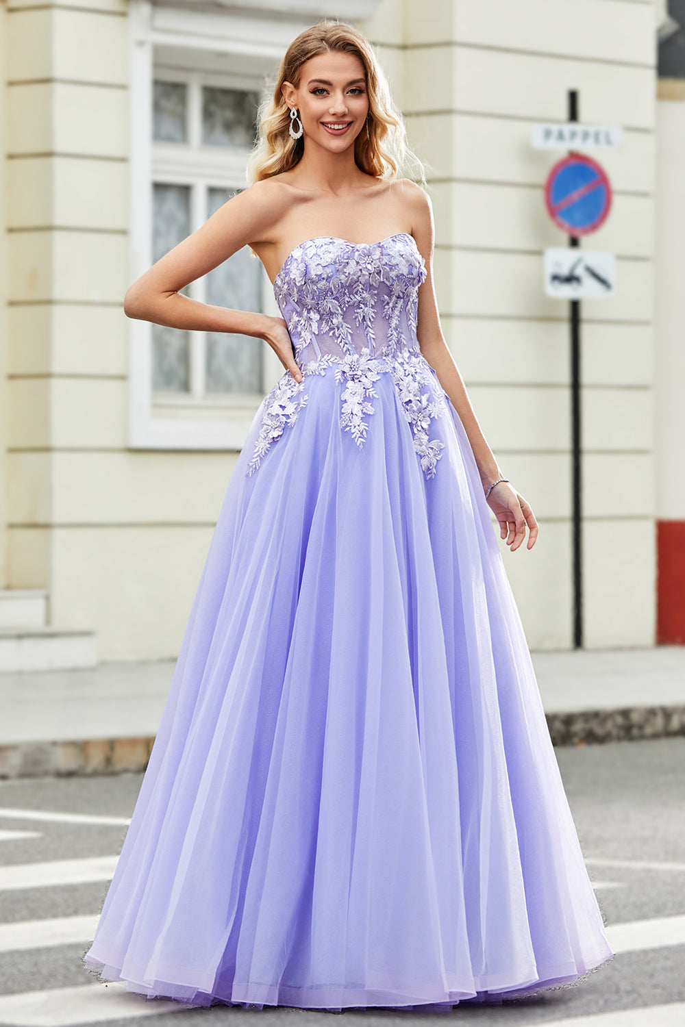 Precioso A Línea De Hombros Lavanda Corsé Vestido De Fiesta Con Apliques