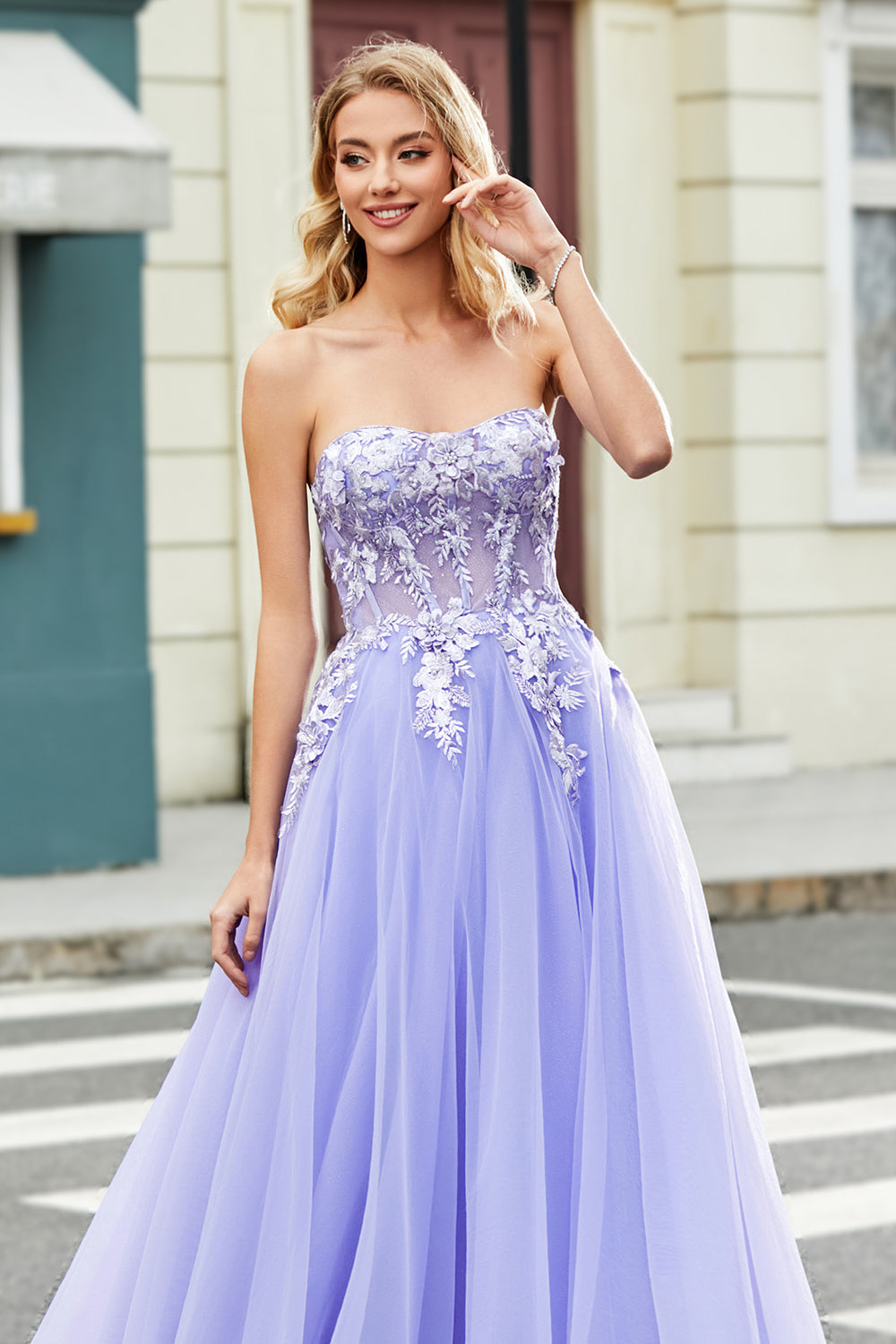 Precioso A Línea De Hombros Lavanda Corsé Vestido De Fiesta Con Apliques