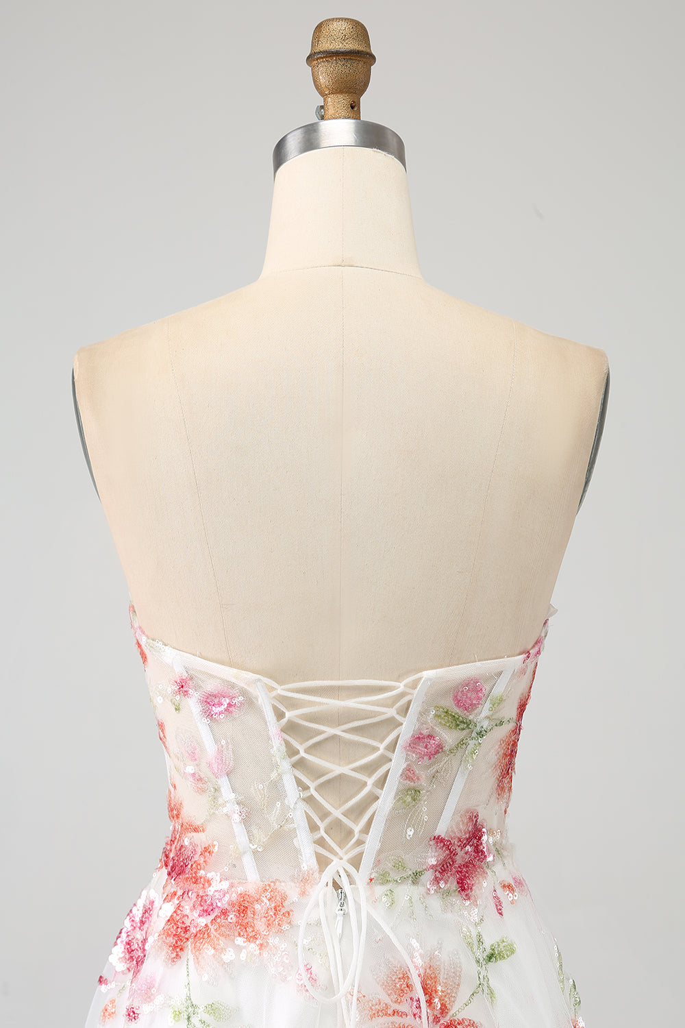 Vestido de fiesta largo corsé bordado con flor de marfil con abertura