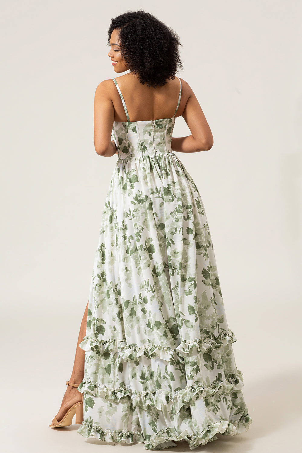 Vestido de fiesta largo con estampado verde con tirantes finos de una línea con abertura