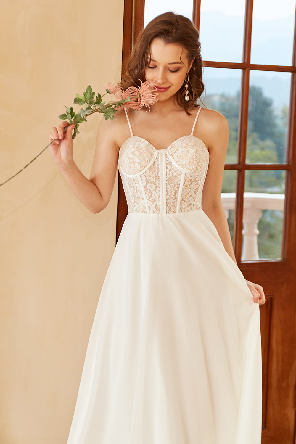 Hermosas tirantes de espagueti de línea A Vestido de novia blanco con apliques