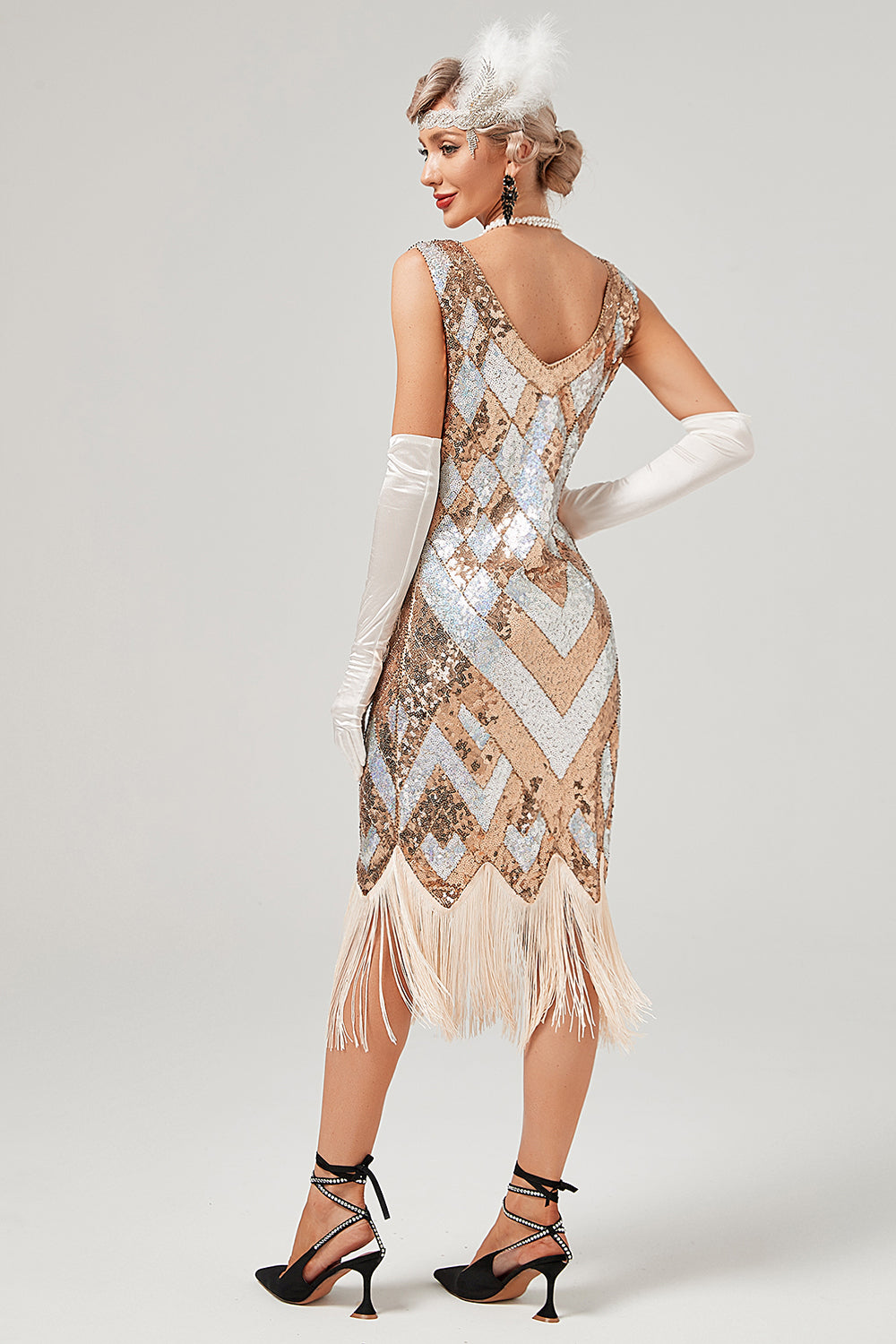 Vestido de lentejuelas doradas de la década de 1920 con flecos