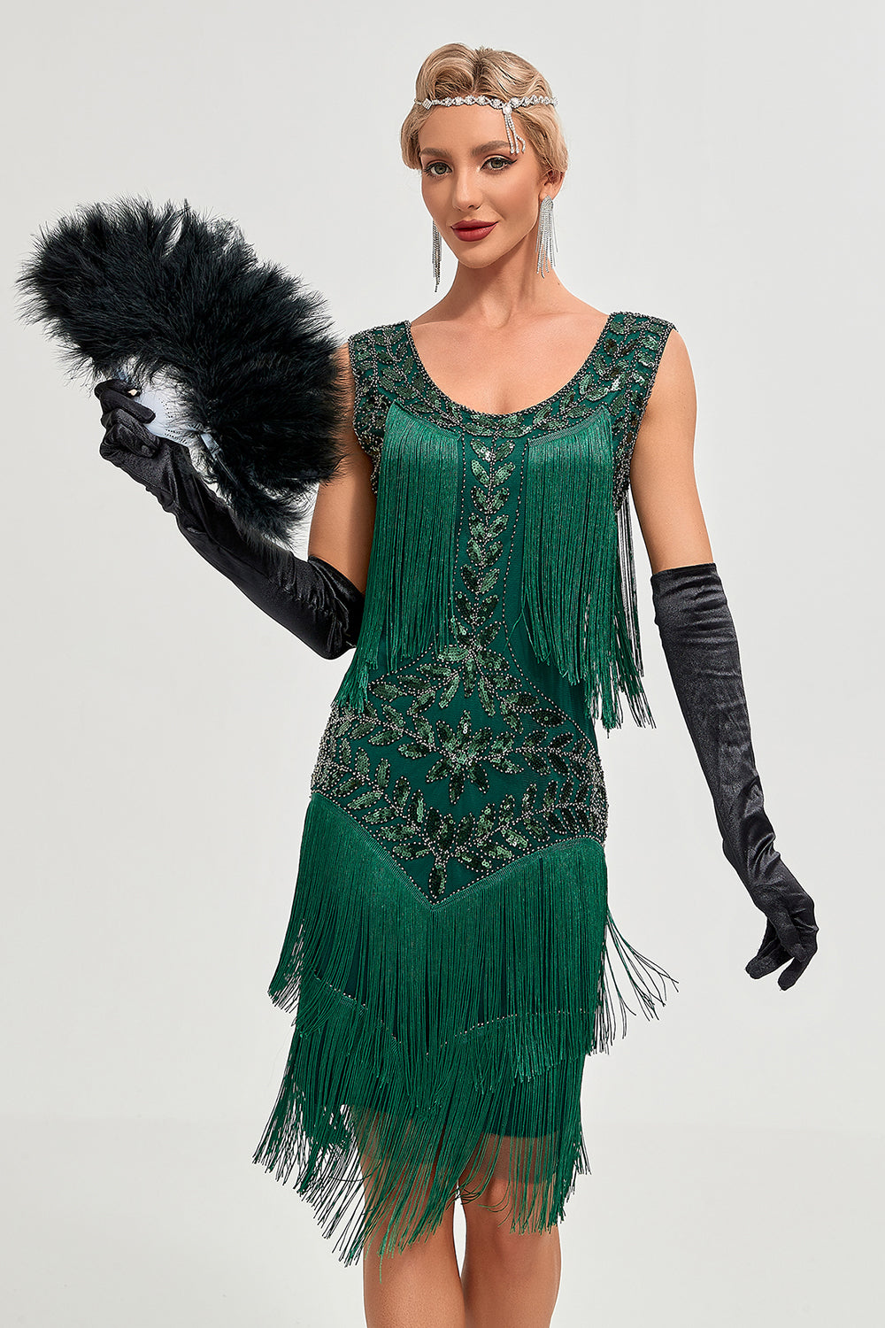 Vestido flapper negro de Gatsby de la década de 20 con lentejuelas y flecos