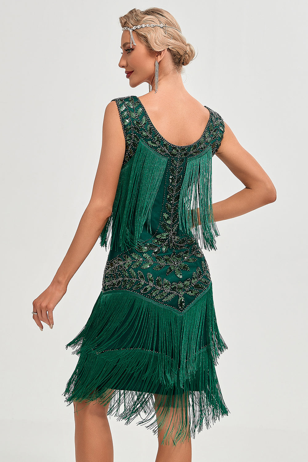 Vestido flapper negro de Gatsby de la década de 20 con lentejuelas y flecos