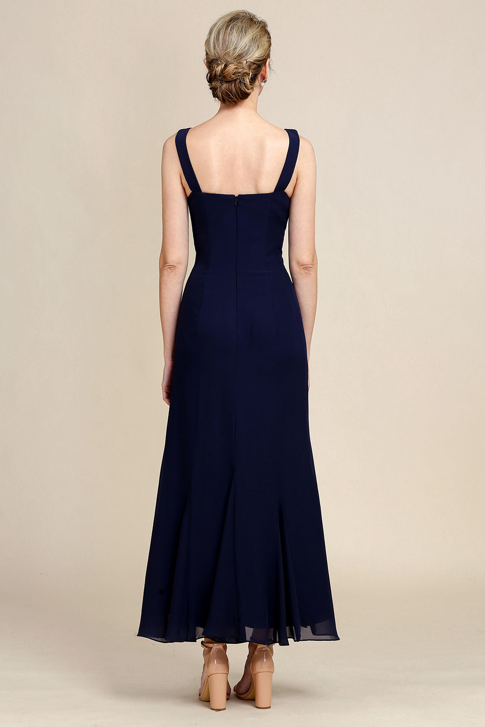 Vestido de Madrina Azul Marino Con Cuentas