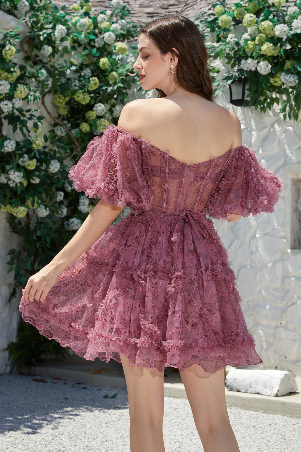 Hermosa una línea fuera del hombro Dusty Rose Tulle Short Homecoming Dress con mangas cortas