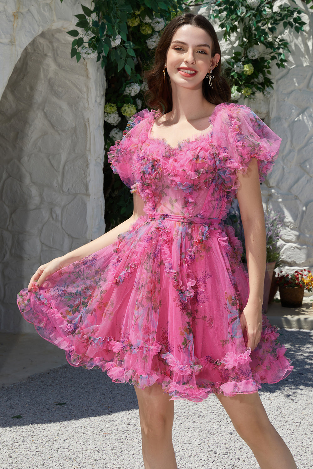 Hermosa una línea fuera del hombro Fucsia Tul Vestido corto de bienvenida con mangas cortas