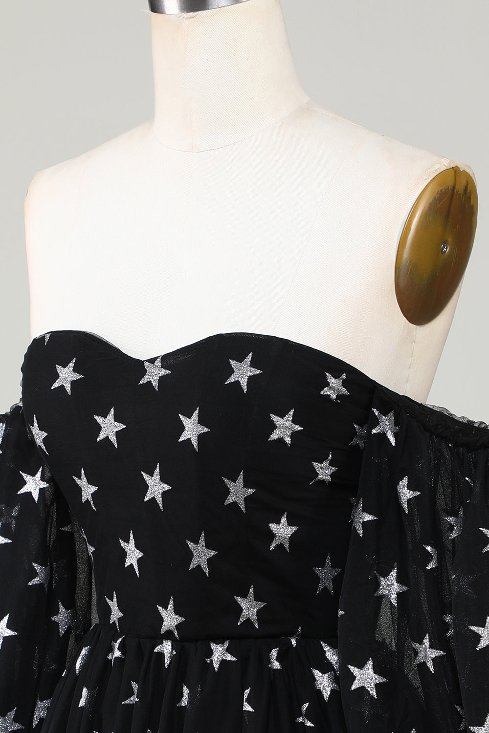 Una línea fuera del hombro Estrellas negras Vestido corto de bienvenida