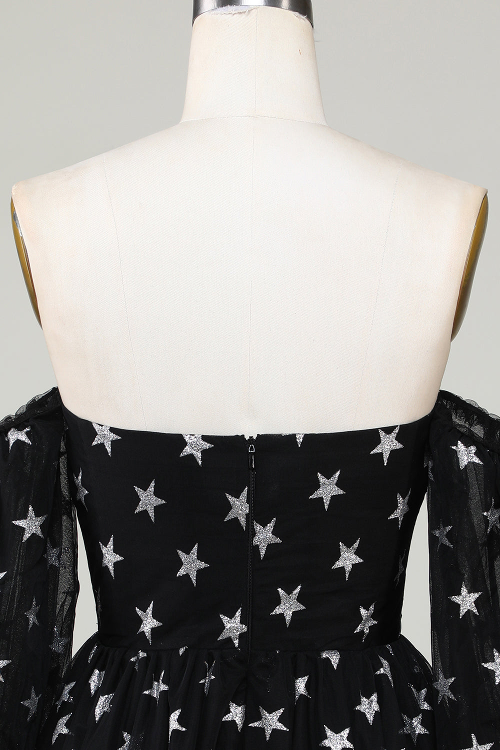 Una línea fuera del hombro Estrellas negras Vestido corto de bienvenida