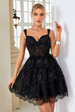 Princess A Line Purple Corsé Tiered Short Homecoming Dress con encaje