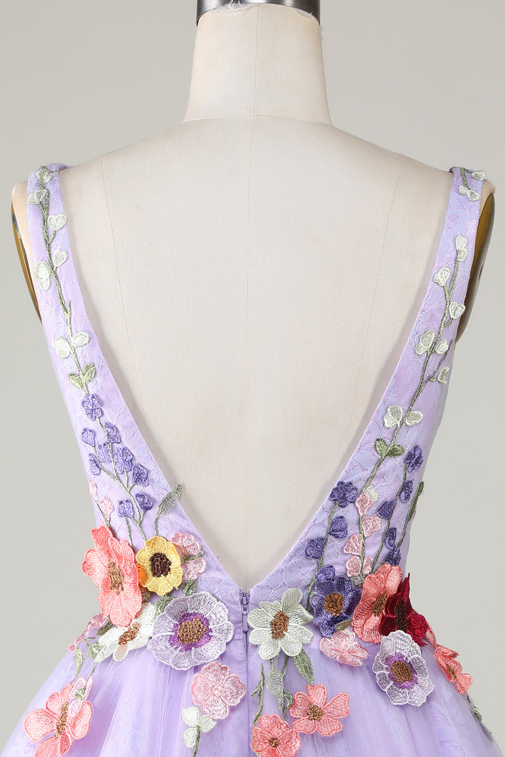 Una línea Deep V Neck Open Back Purple Homecoming Dress con flores 3D