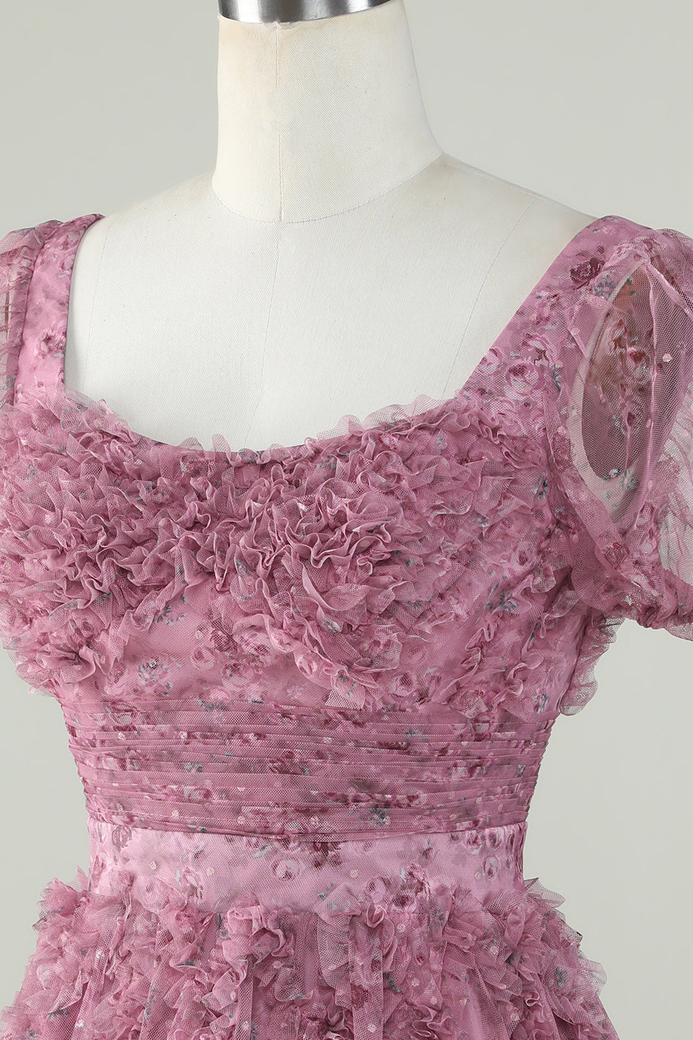 Precioso vestido floral Dusty Rose Homecoming con volantes
