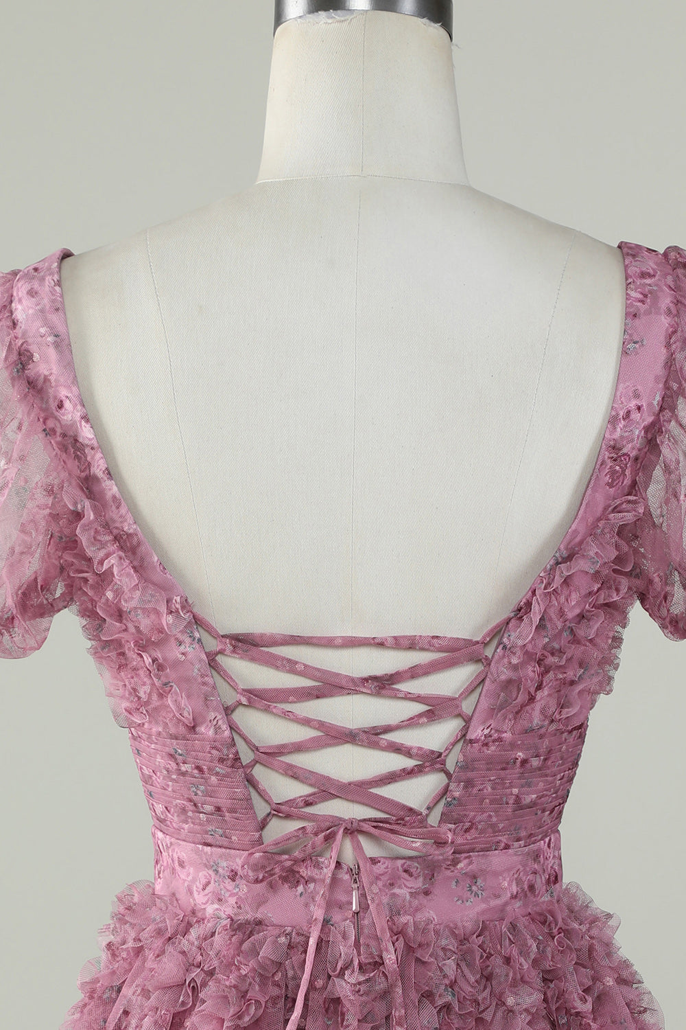 Precioso vestido floral Dusty Rose Homecoming con volantes