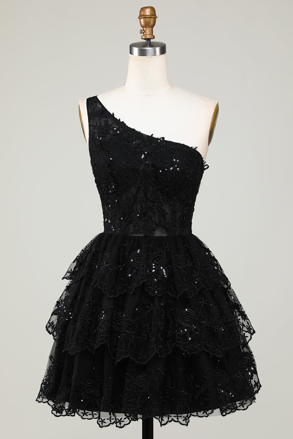 Precioso vestido negro de un hombro de bienvenida con apliques