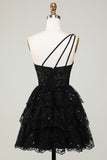 Precioso vestido negro de un hombro de bienvenida con apliques