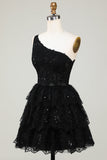 Precioso vestido negro de un hombro de bienvenida con apliques