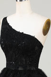 Precioso vestido negro de un hombro de bienvenida con apliques