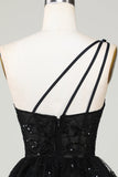 Precioso vestido negro de un hombro de bienvenida con apliques