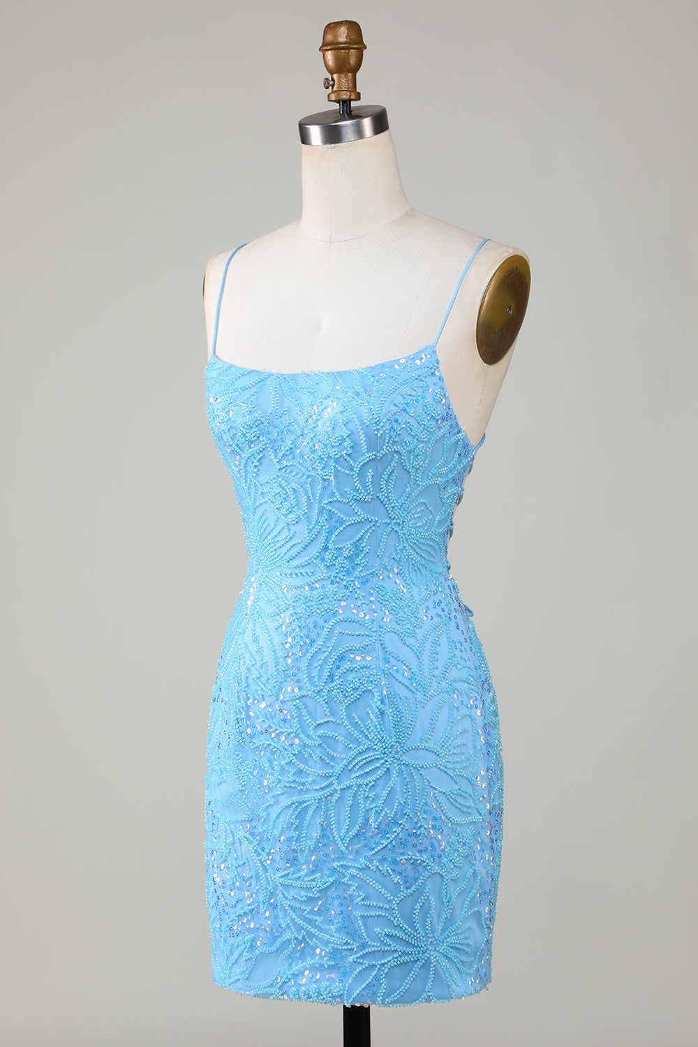 Vestido corto de bienvenida ajustado con cuentas azules brillantes