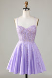Corsé púrpura A-Line satinado corto Homecoming vestido con encaje