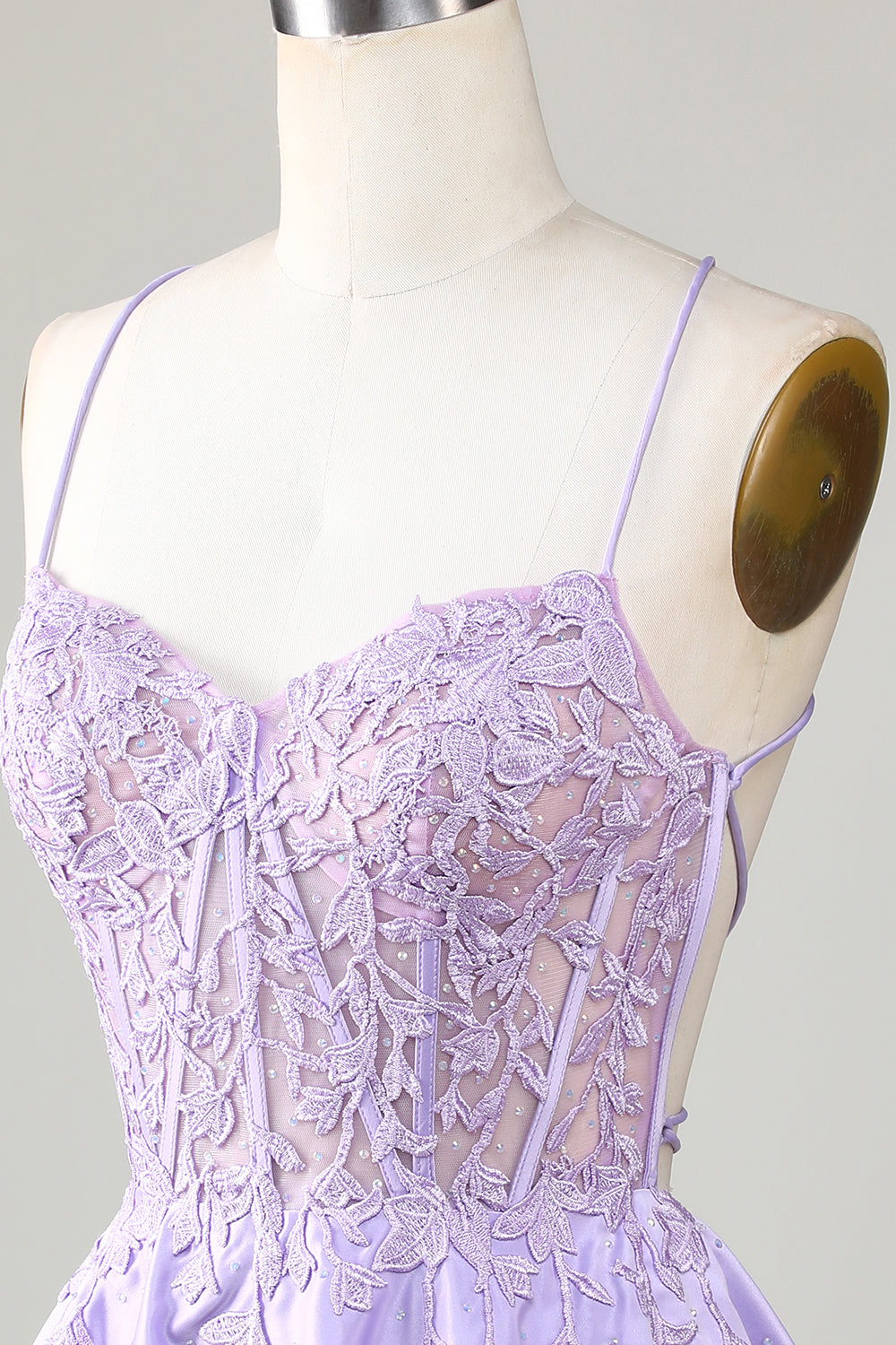 Corsé púrpura A-Line satinado corto Homecoming vestido con encaje
